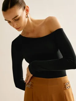 Asymmetrical Cold Shoulder Jersey T-Shirt