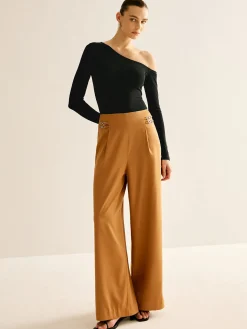 Asymmetrical Cold Shoulder Jersey T-Shirt
