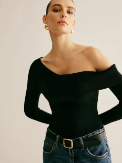 Asymmetrical Cold Shoulder Knitting Top