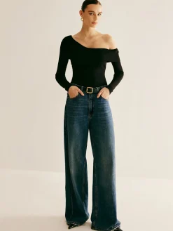 Asymmetrical Cold Shoulder Knitting Top