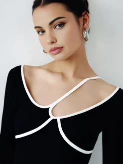Asymmetrical Contrast Piping Blouse