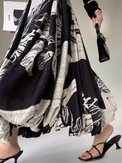 Bud Waist Side-Zipper Midi Skirt