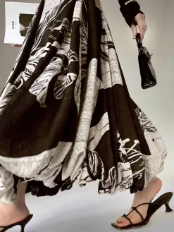 Bud Waist Side-Zipper Midi Skirt