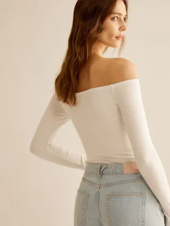 Cold-Shoulder N-Ring Cutout T-Shirt