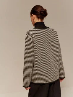Contrast Binding Button Short Coat
