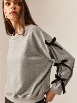 Crew Neck Bow Sweathirt