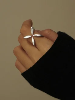 Criss Cross Four-Leaf Open Ring