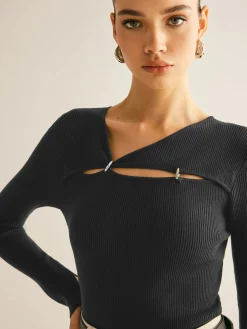 Cutout O-Ring Slim Knit Top