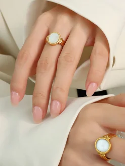 Elegant White Sea Shells Ring