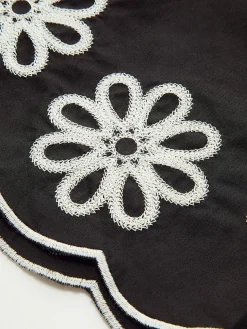 Embroidery Round Neck Sleeveless Tank Top