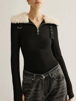 Fuzzy Collar Belt-Design Zipper Blouse