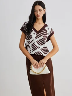 Geometric Contrast Striped Sweater Vest