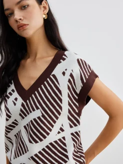 Geometric Contrast Striped Sweater Vest