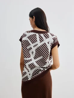 Geometric Contrast Striped Sweater Vest
