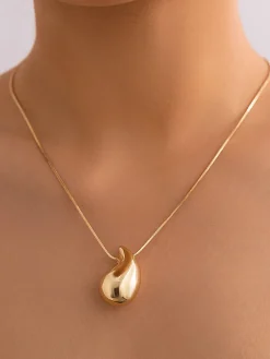 Glossy Comma Pendant Necklace