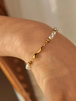 Golden Ripple Pearl Bracelet