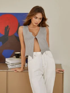 Leisure Hook-and-Eye Vest