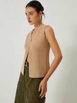 Main Character Rib Sweater Vest