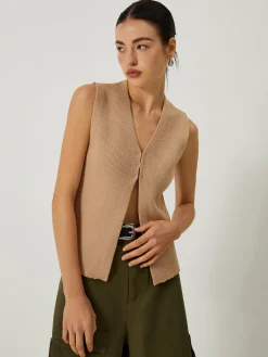 Main Character Rib Sweater Vest