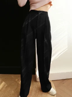 Middle Waist Pleated Tapered Pants