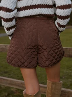 Mid-Waist Quilted Pockets Shorts