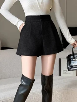 Mid-Waist Tweed Pockets Wide-Leg Shorts