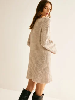 Minimalist Crew Neck Sweater Without Belt