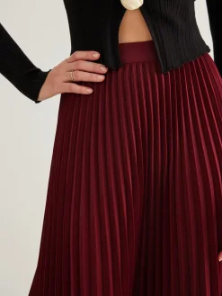 Minimalist Pleated Flowy Skirt