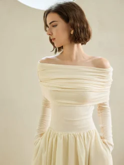 Off-Shoulder Bud Waist Pleated Knit Dress