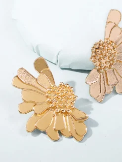 Retro Alloy Flower Earrings