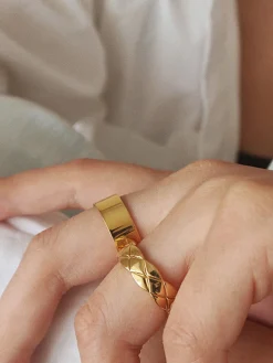 Rhombic Pattern Tunnel Ring