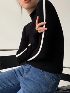 Round Neck Contrast Trim Slim Knit Top