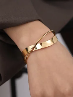 Simple Flat Mouthed Bracelet