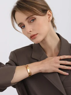 Simple Flat Mouthed Bracelet