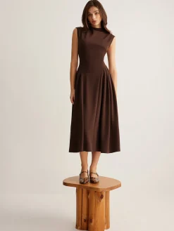 Sleeveless Pleated Pockets Dress Without Belt