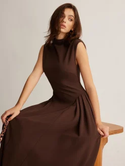 Sleeveless Pleated Pockets Dress Without Belt