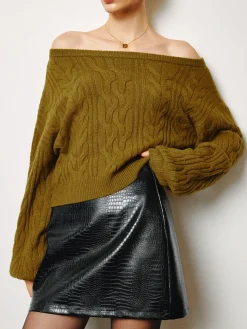 Straight Neck Short Cable Knit Top