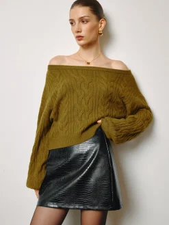 Straight Neck Short Cable Knit Top