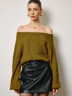 Straight Neck Short Cable Knit Top