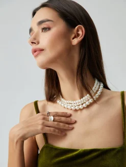 Treble Layers Pearl Necklace