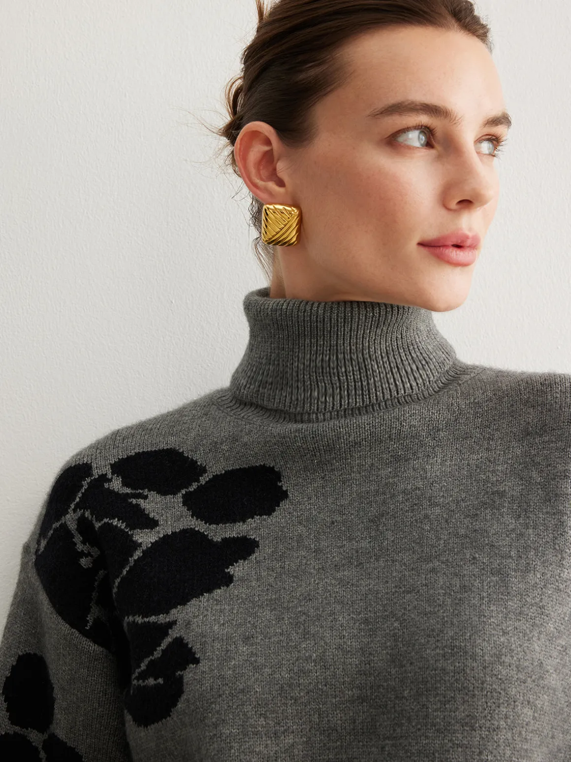 Turtleneck Color Block Shift Sweater