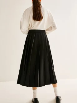 Versatile Buckle-Belt Pleated Skirt