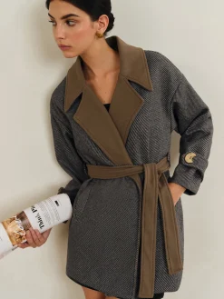 Versatile Contrast Collar Belted Wool Coat