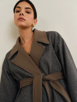 Versatile Contrast Collar Belted Wool Coat